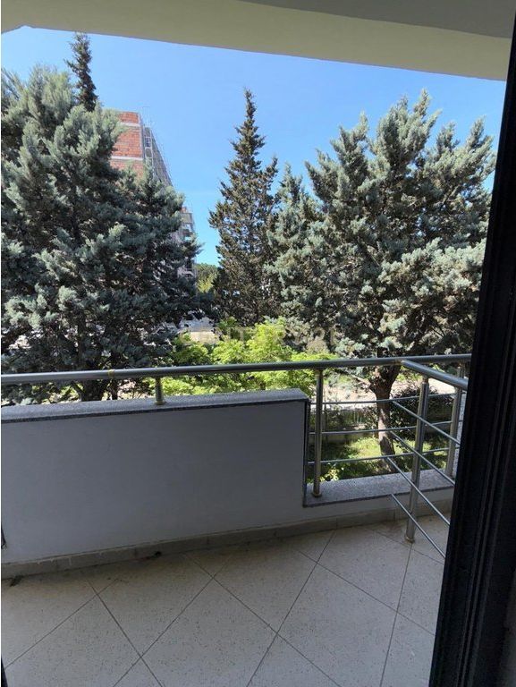 Shitet vile 2 kateshe në Golem, ne rezidence te pishat e buta!