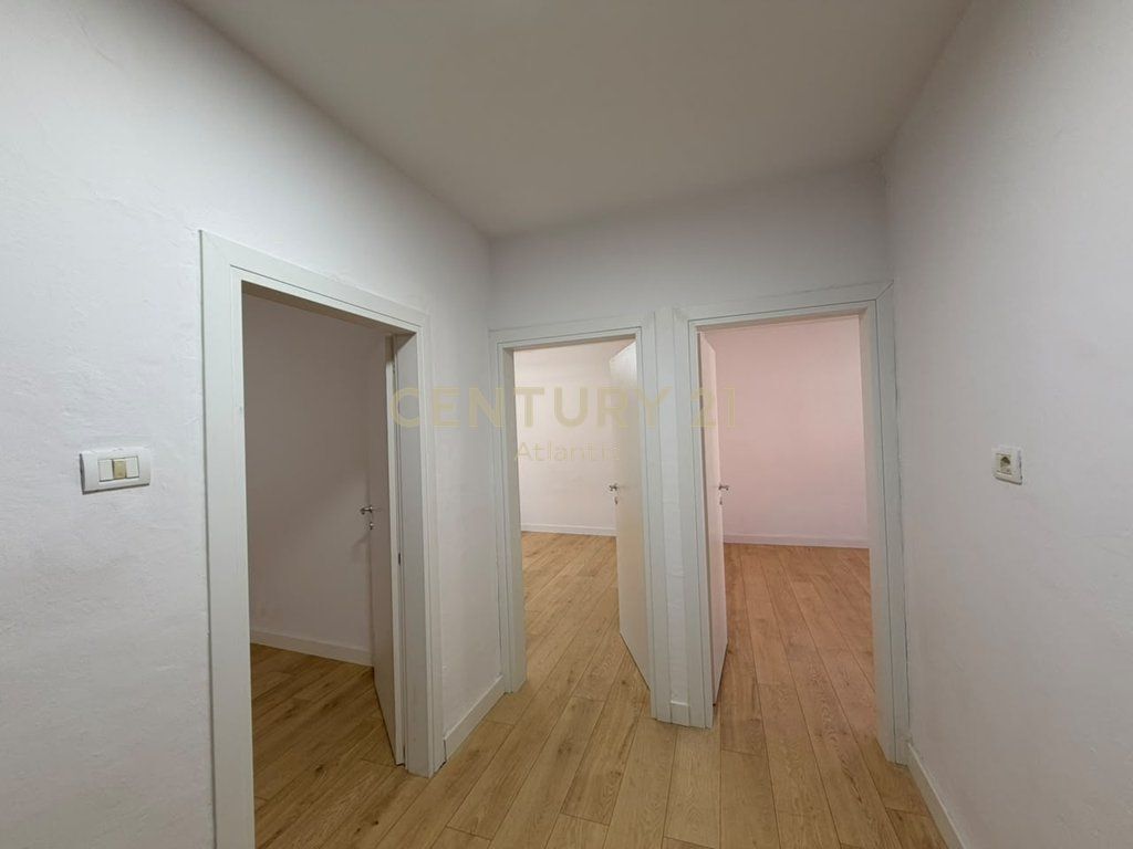 SHITET APARTAMENT 2+1 TEK STADIUMI NE DURRES !