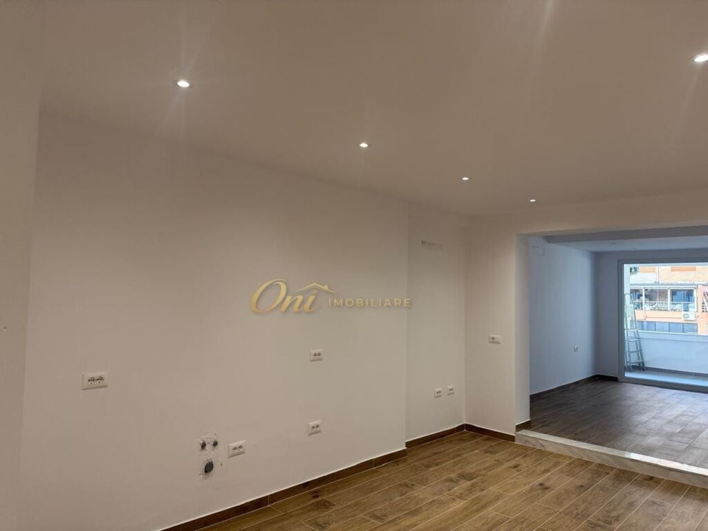 BULEVARDI I RI AMBIENT ZYRE 60M2 PER SHITJE