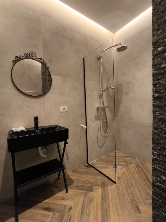 ALI DEM, JEPET ME QIRA APARTAMENT 2+1+2