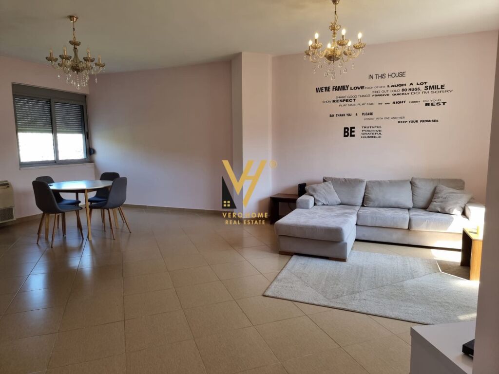 JEPET APARTAMENT 3+1+3+3 BLK ME QERA TE RRUGA PETI 1.000 EURO
