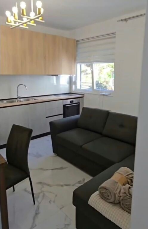Jepet apartament 2+1 me qira tek Liqeni i Thate , Kompleksi FZ Construction Green Terraces , Rruga Hamdi Sina , prane Market Bani , Kopshti Botanik , Kopshti Zoologjik.
