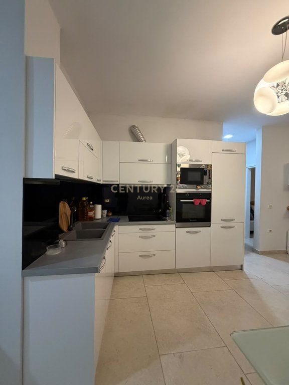 1+1 apartment for sale in Ali Demi, Vlorë!