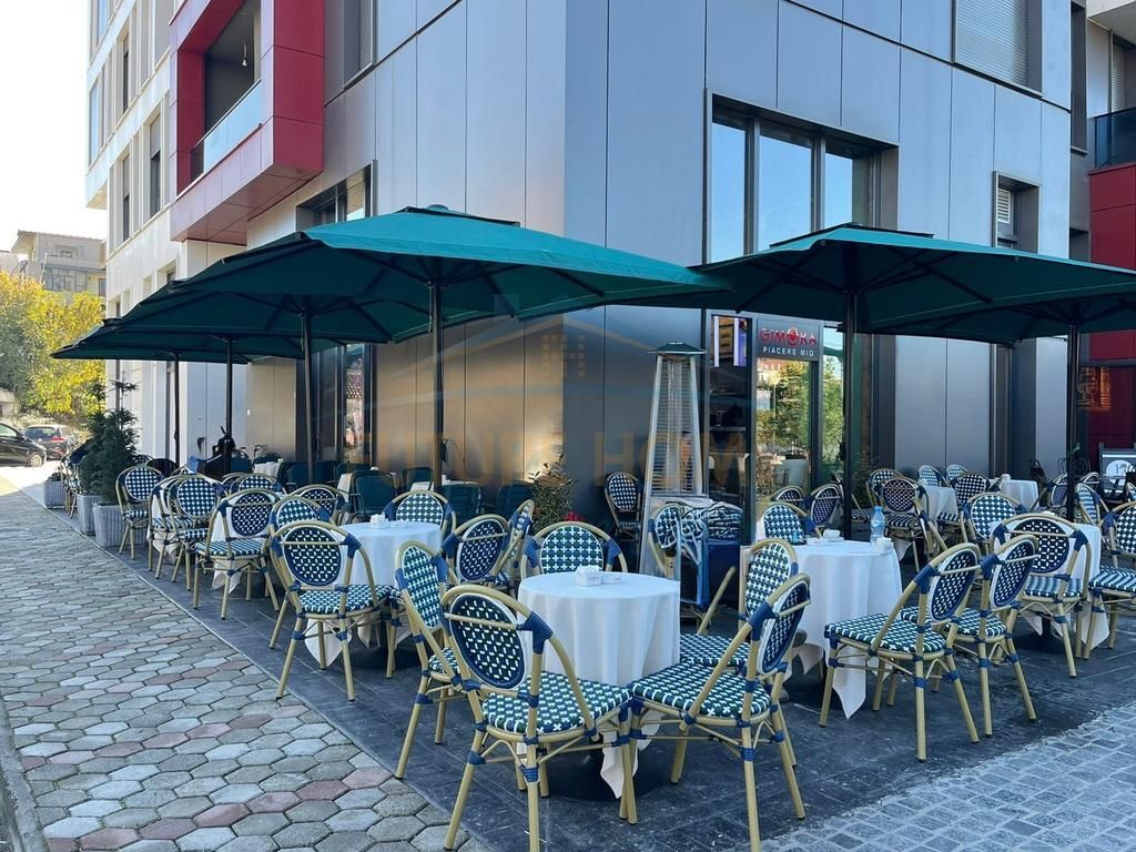 Shitet, Biznesi Bar-Pasticeri, Ali Demi, Tiranë.
