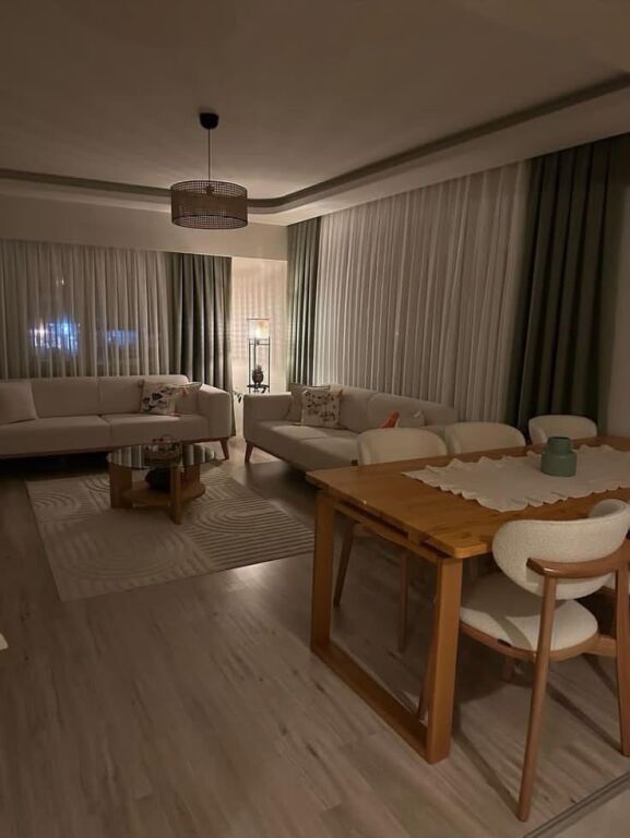 Prane Ringut/Zogu i Zi, jepet me qera apartament 1+1.