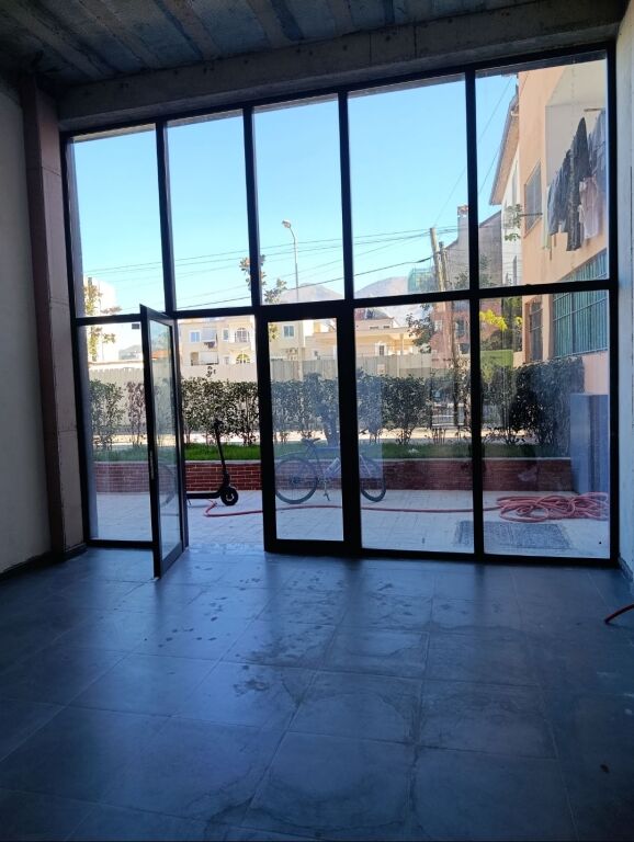 Rent | Ambjent Biznesi | Rruga 5 Maji | 600 €/month