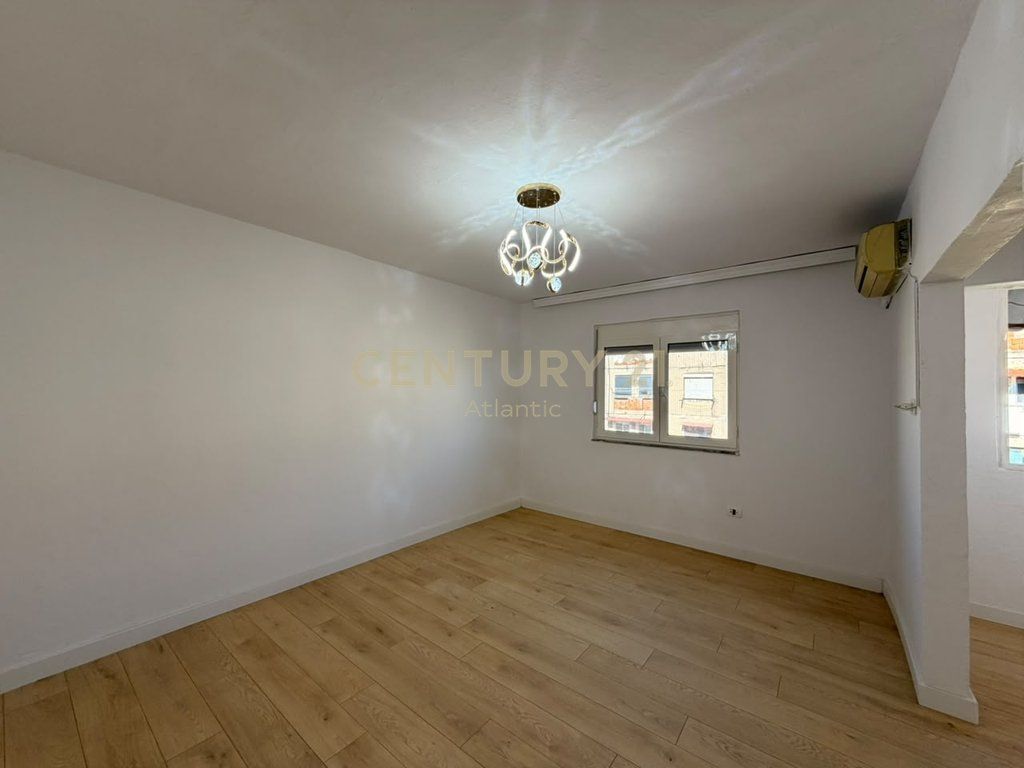 SHITET APARTAMENT 2+1 TEK STADIUMI NE DURRES !