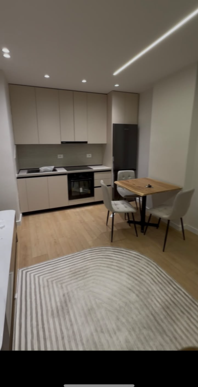 Apartament 1+1 per qera Rruga e  Barrikadave !