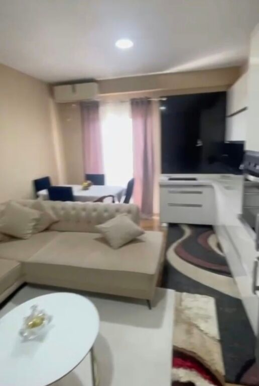 Shitet apartament 2+1+2 ne Porcelan , prane Kinoblock , Kodra e Priftit.