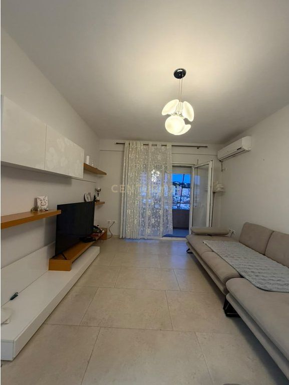 1+1 apartment for sale in Ali Demi, Vlorë!