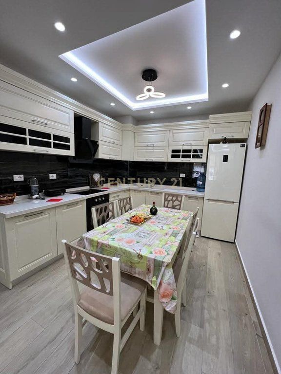 Apartament 3+1 Për Shitje në Plazh Iliria, Durrës