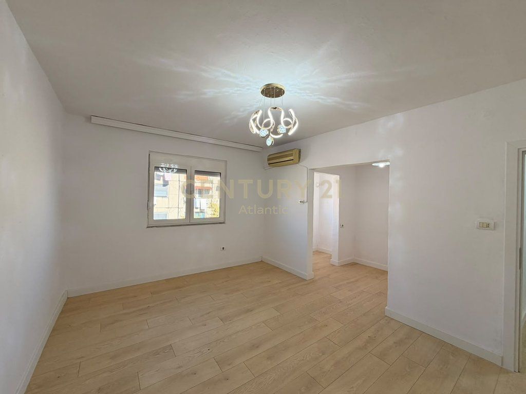 SHITET APARTAMENT 2+1 TEK STADIUMI NE DURRES !