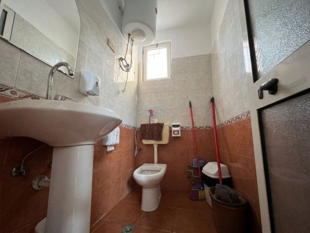 Qera, Ambient Biznesi, Rruga e Durresit, Tiranë.