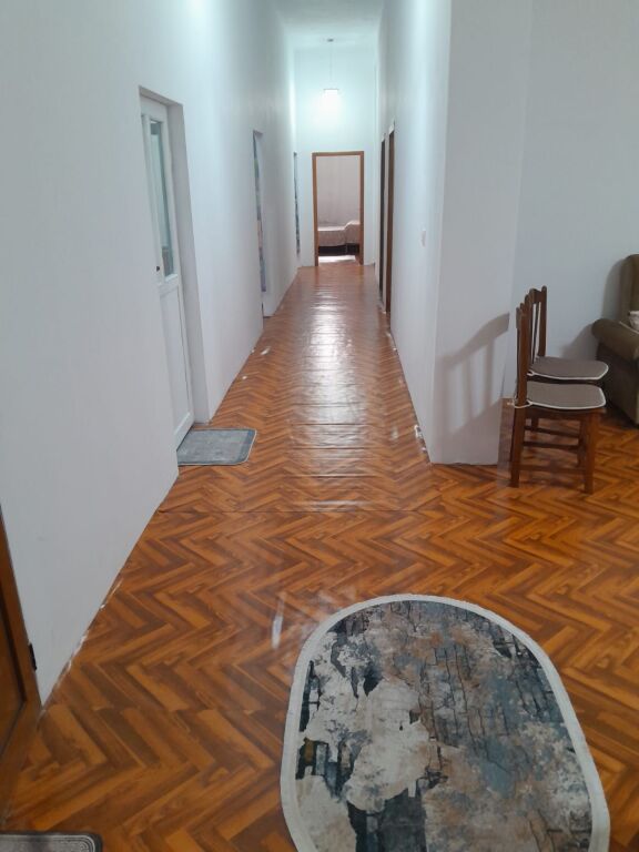 Qera | Shtëpi private 4 + 1 | Laprake | 800 €/muaj