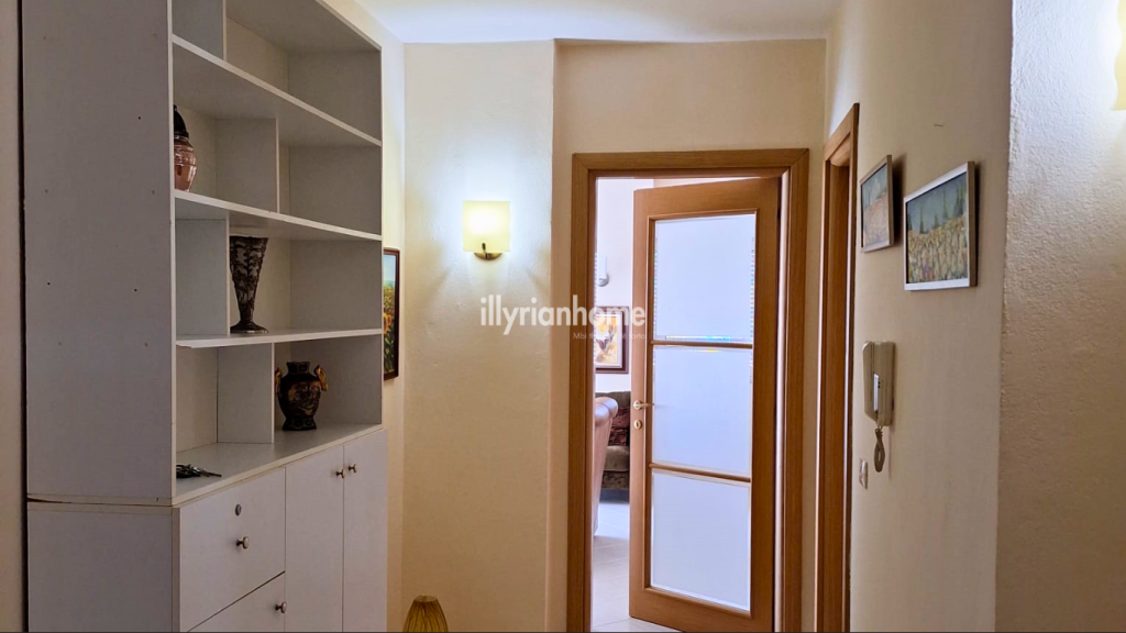 Apartament 2+1 i mobiluar me qira në Rrugën e Elbasanit, përballë Ambasadës Amerikane