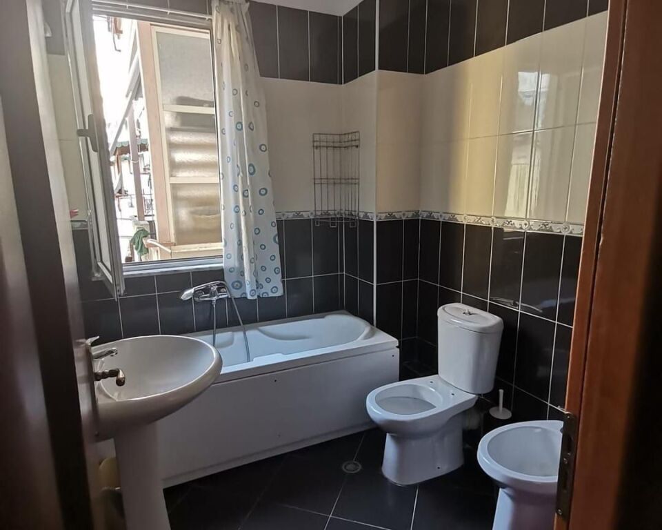 Super apartament 1+1 te Selitë, mbi supermerkato Xhangolli