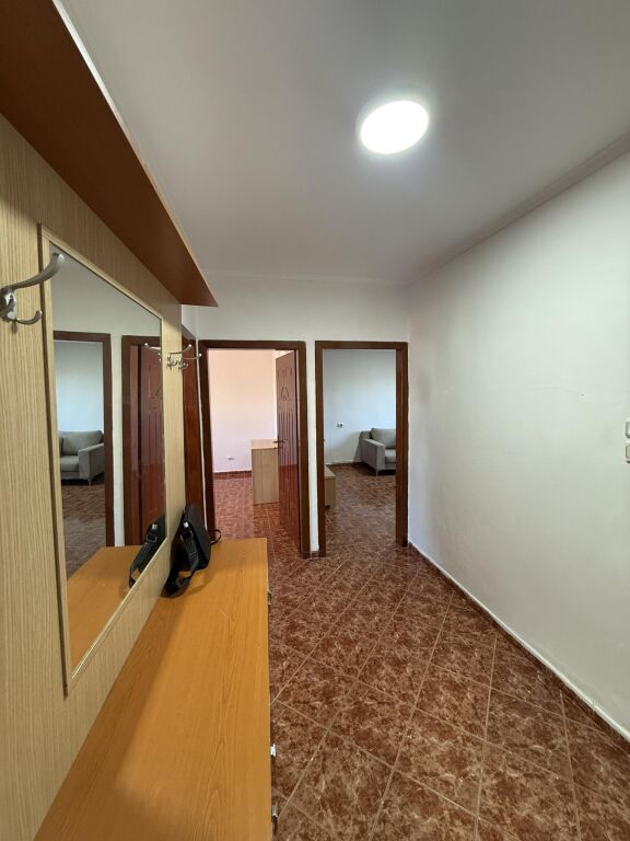 Tek Rruga Ndre Mjeda, Ish Parku, Shitet Apartament 2+1 Me Lokacion Perfekt