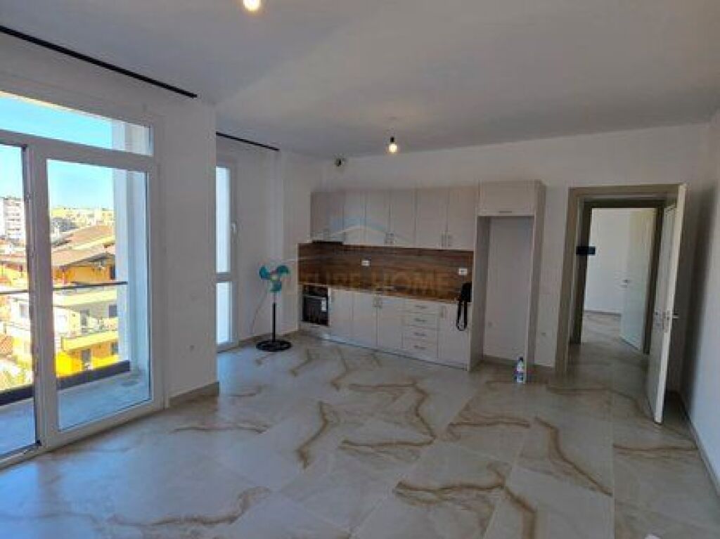 In affitto, appartamento 1+1, Nuovo Boulevard, Tirana.