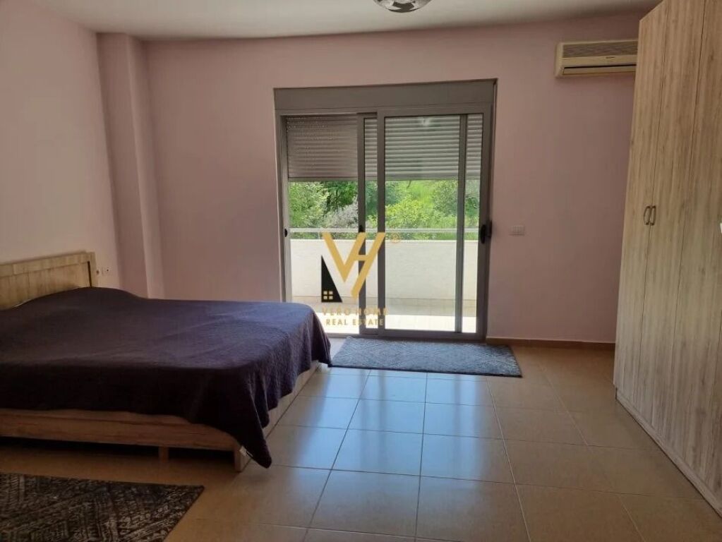 JEPET APARTAMENT 3+1+3+3 BLK ME QERA TE RRUGA PETI 1.000 EURO