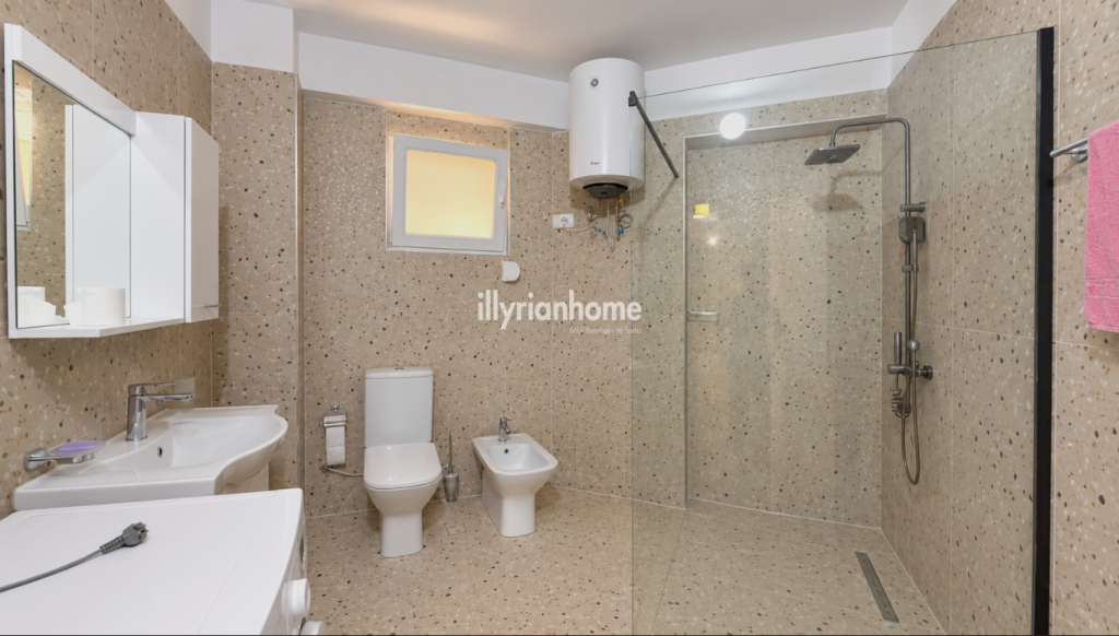 QIRA, APARTAMENT 2+1 | Pranë Fakultetit të Drejtësisë