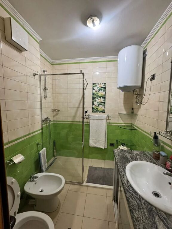 APARTAMENT ME QERA 2+1 ZOGU I ZI 70.000 LEKE FH-99561