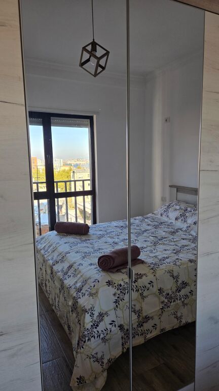 🏢Ne zonen e Rr.Dibres,pak minuta larg Viles Gold jepet me qera apartament 2+1,e mobiluar 59,000Leke