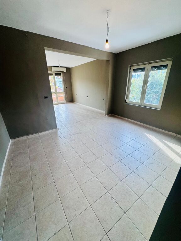 🏢 IN AFFITTO | LOCALE 2+1 – VIA KAVAJËS