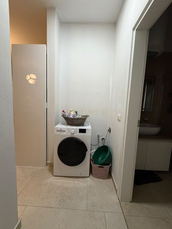 1+1 apartment for sale in Ali Demi, Vlorë!