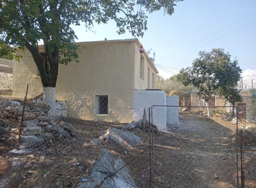 VENDESI CASA VECCHIA + TERRENO A QAFE GJASHTE 75,000 euro