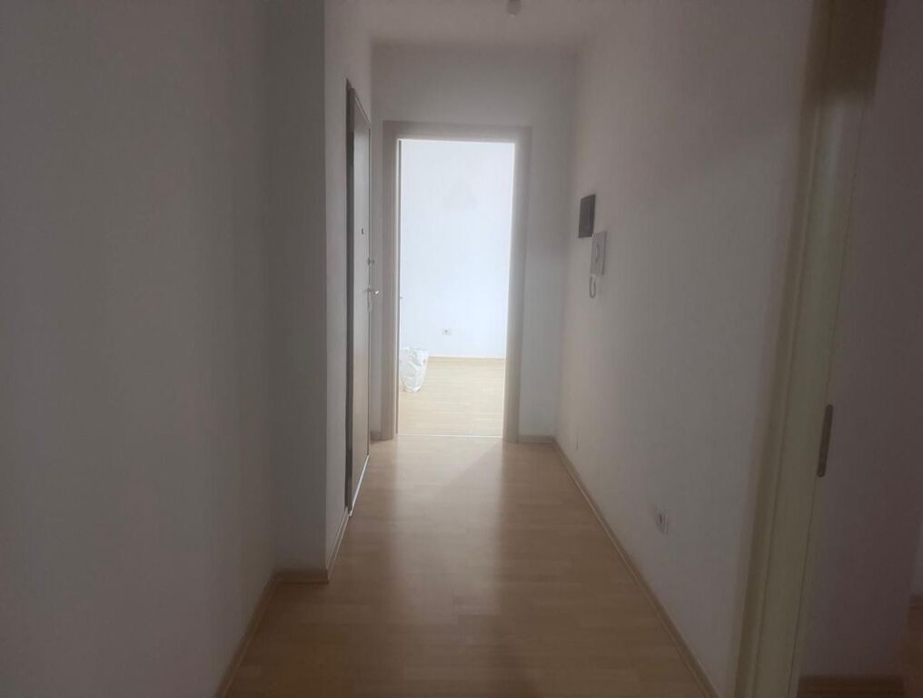 21-Dhjetori, 2+1 apartment for rent (empty for residential use or offices)