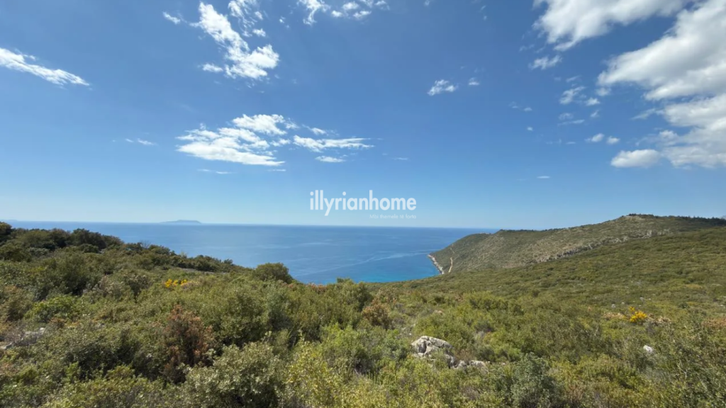 Shitet, Tokë me pamje nga deti "Gjipe" - Vlorë