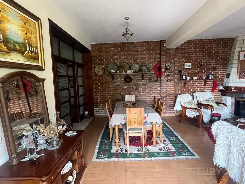 TRADITIONAL VILLA FOR RENT – PETRELË