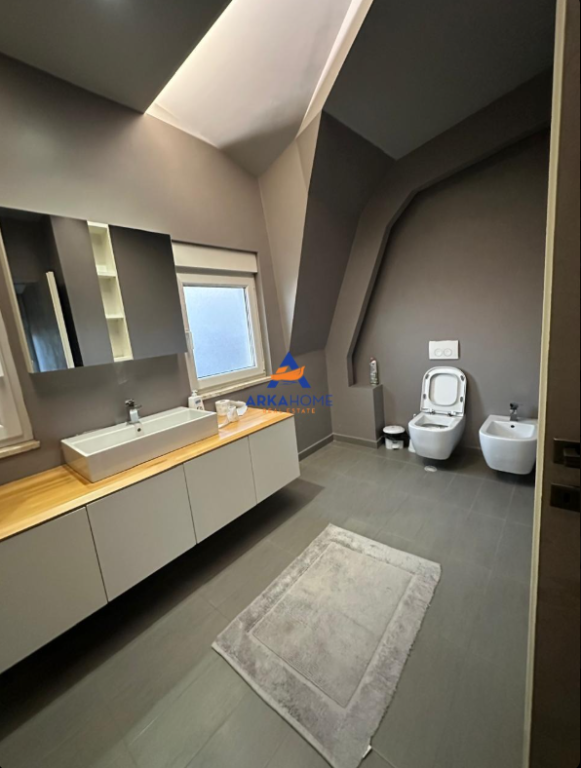 VILLA A 3 PIANI IN AFFITTO "WHITE HOUSES, TEG" 200.000 LEKE
