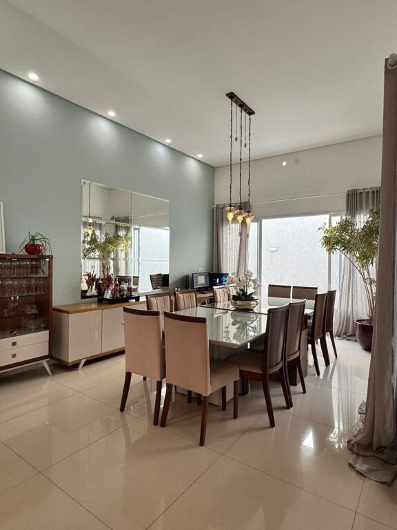 Ne qender te Tiranes, jepet me qera apartament 2+1+2