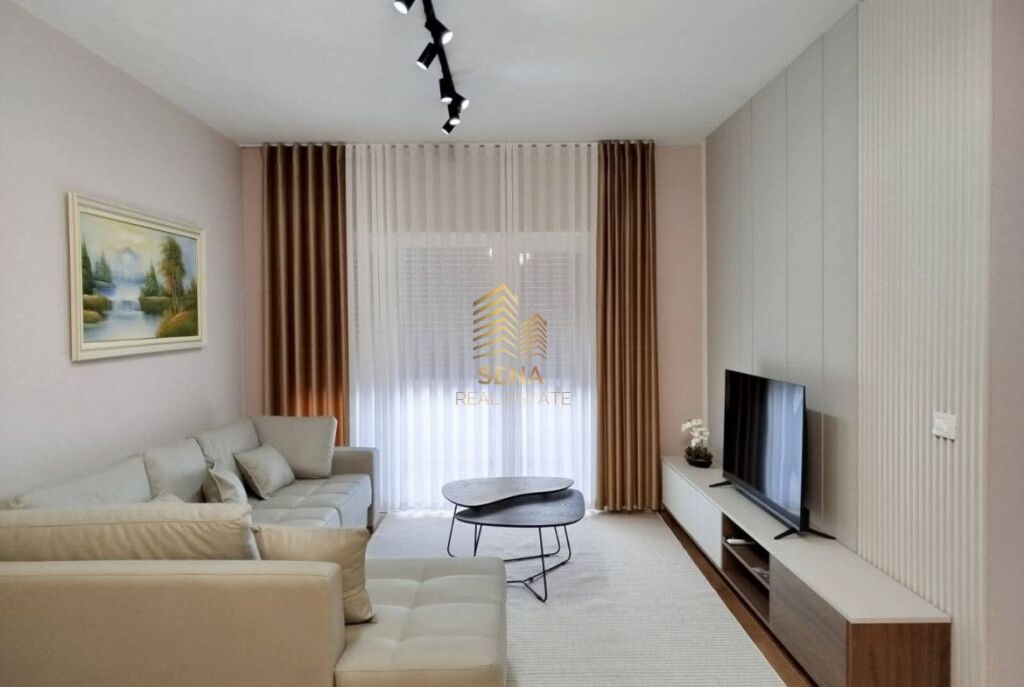 Rent, 1+1 apartment + balcony, New Bazaar, 70,000 Lek