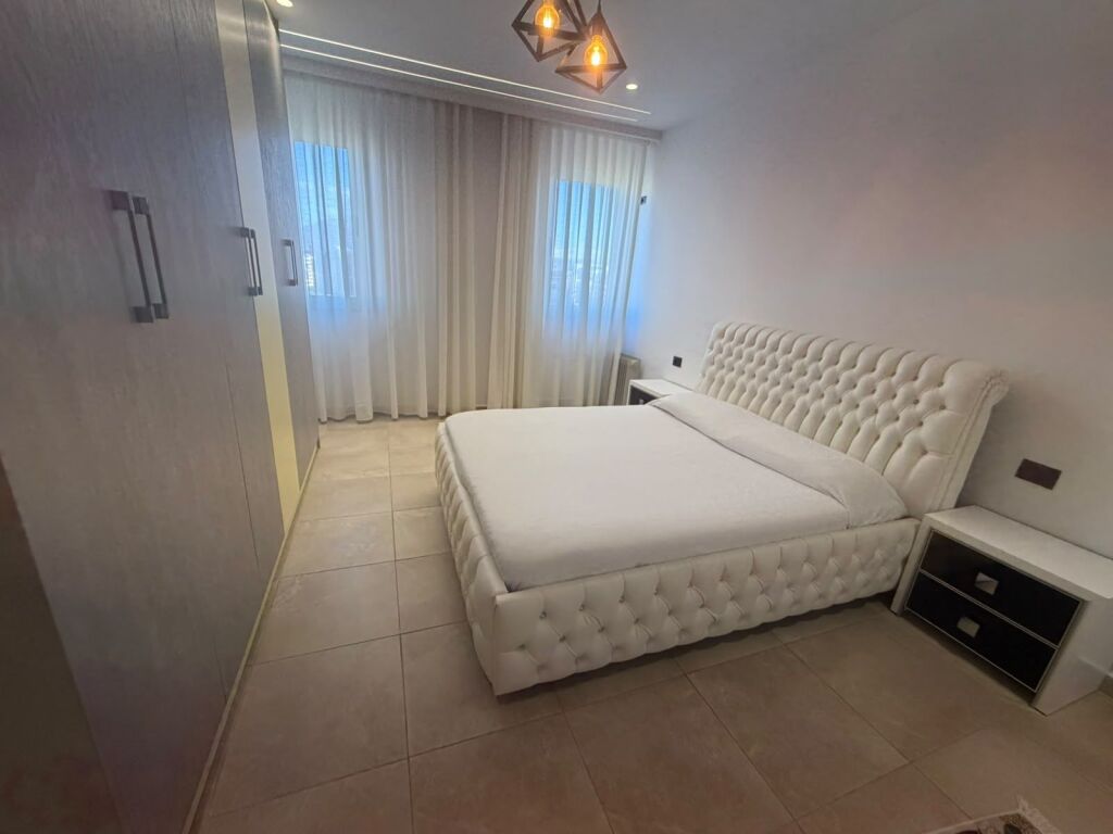 Jepet Apartament me qera yzberisht 550