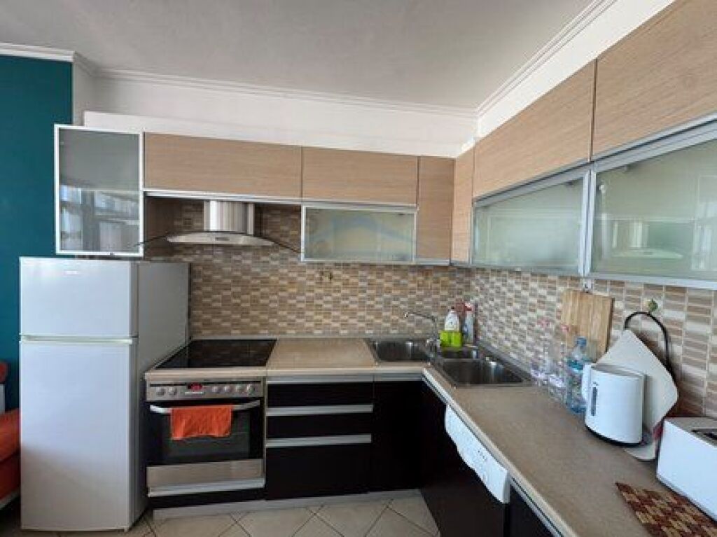 Shitet, Apartament 3+1+2 tek Ish Parku, Tiranë.