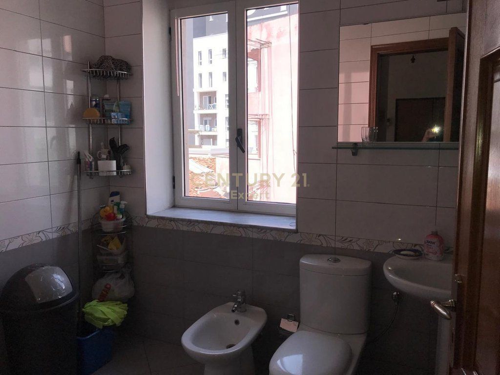 3+1 APARTMENT FOR RENT – TIRANA CITY CENTER, THE INTERSECTION OF DIBRA STREET AND BARRIKADA STREET