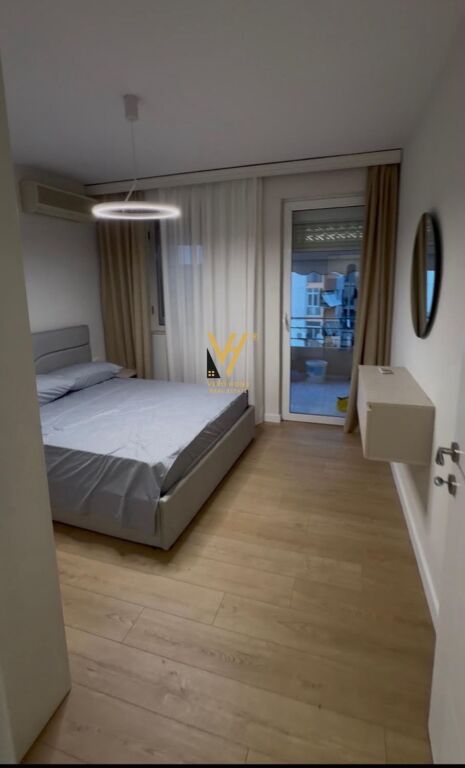 JEPET APARTAMENT 1+1+BLK ME QERA NE QENDER 700 EURO