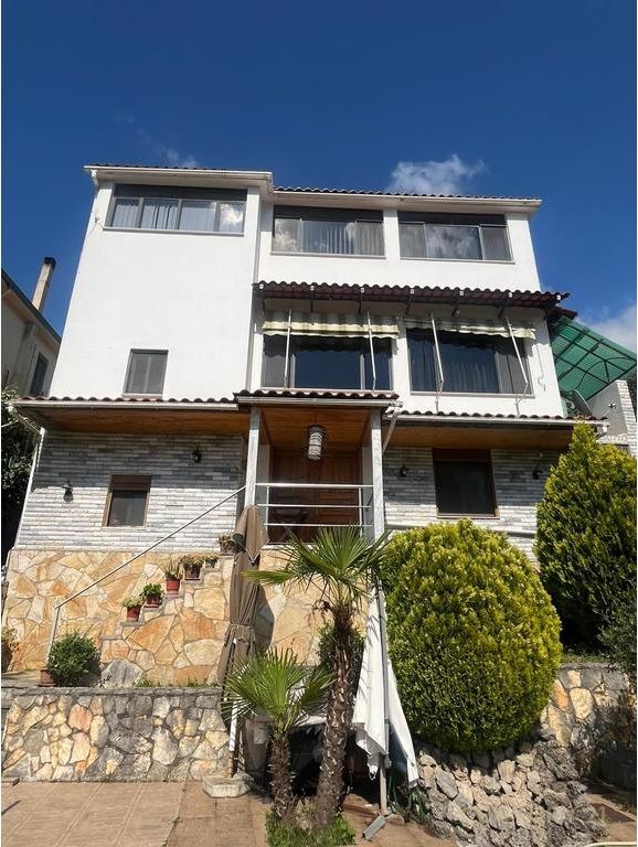 TRADITIONAL VILLA FOR RENT – PETRELË