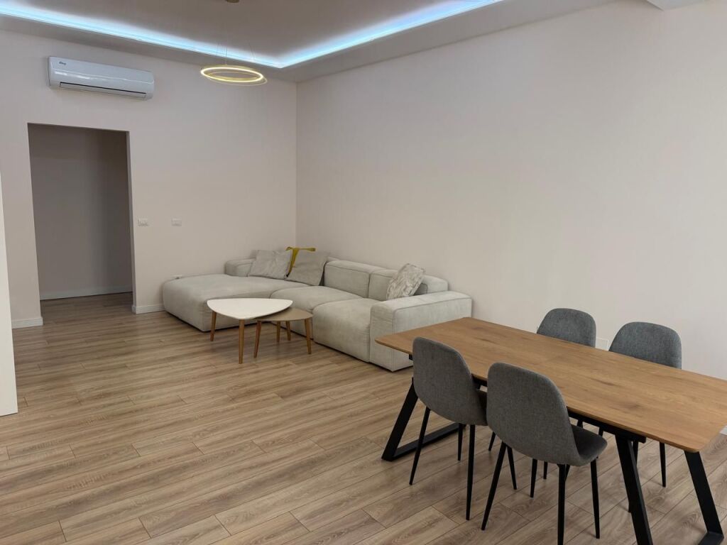 Appartamento 2+1+Parcheggio in Affitto Kinostudio Tirana