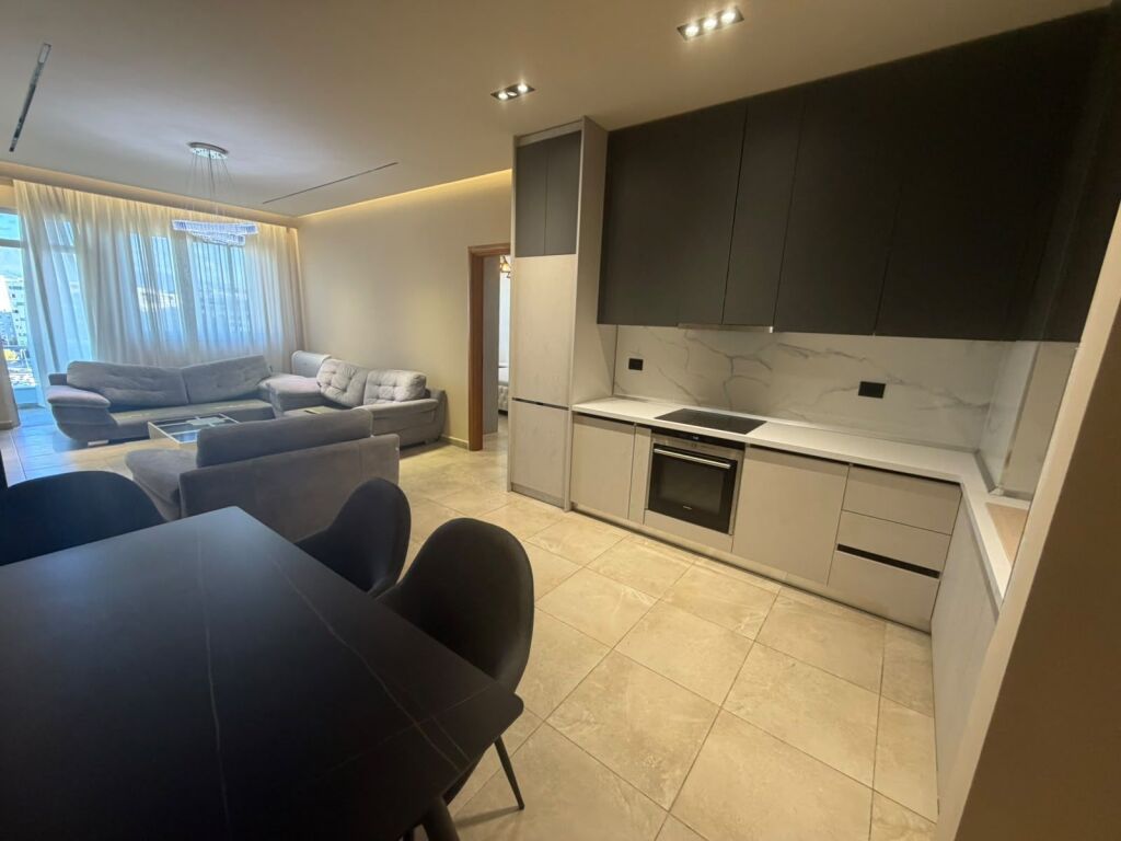 Jepet Apartament me qera yzberisht 550