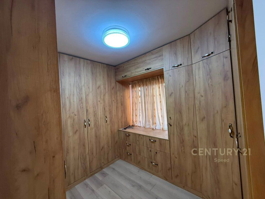 3+1 apartment for rent near the Electric Market!