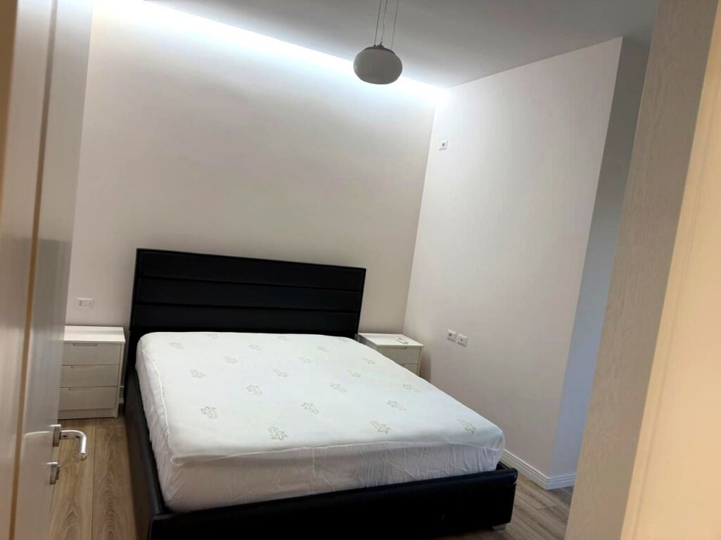 APARTAMENT ME QIRA 2+1 - KINOSTUDIO , TIRANË