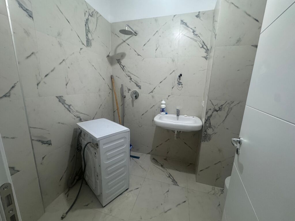 2+1 apartment + parking for rent at Fusha e Aviacionit