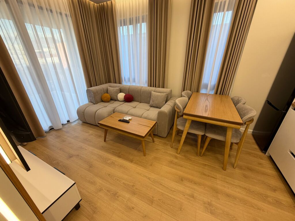 Shitet Apartament 1+1 Rruga 5 Maji