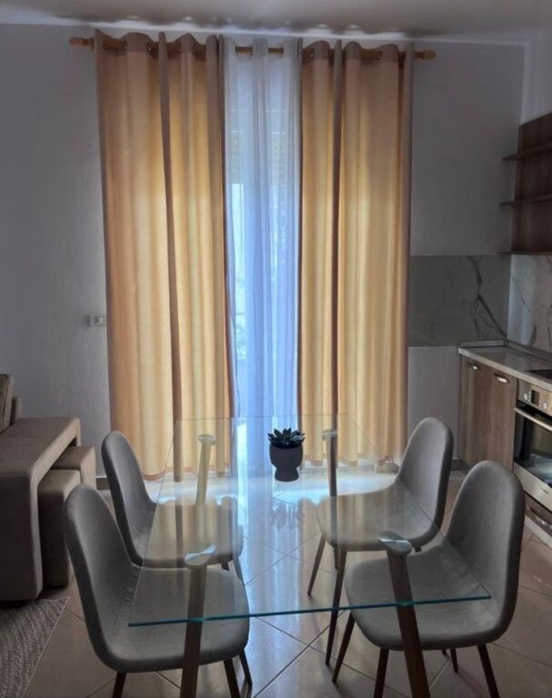 Shitet apartament 1+1 ne Fresk