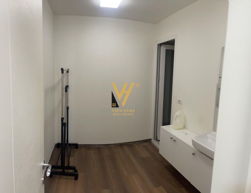 96 M2 OFFICE FOR RENT ON KAVAJES STREET 65,000 LEKE
