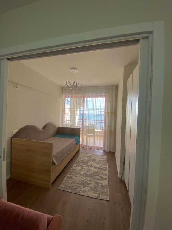 Jepet apartament me qera 2+1 pamje deti