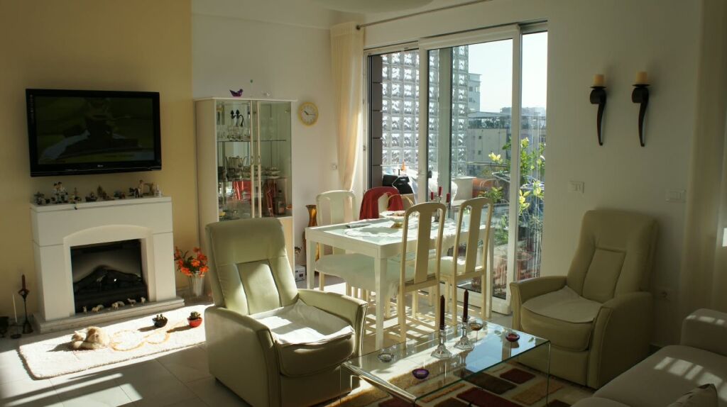 Apartament 1+1 per qera Qender Tirane !